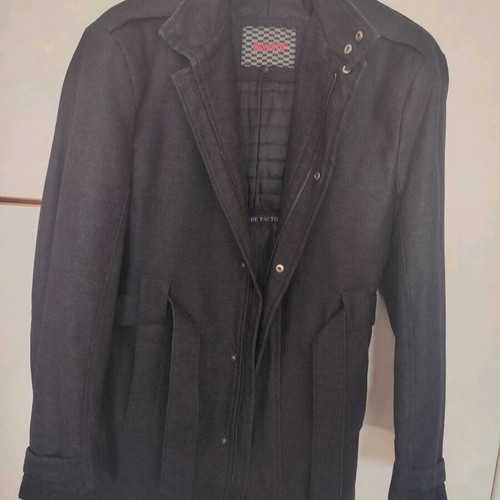 Men's coat size L black like new with belt and 2 inner pockets