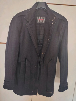 Men's coat size L black like new with belt and 2 inner pockets