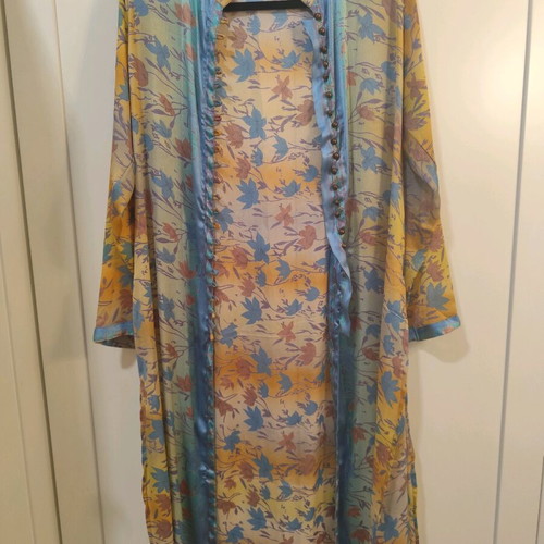Kimono style satin long with side cuts like new