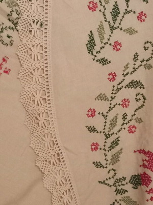 Handmade beige embroidered round tablecloth with lace new 1.60x1.70