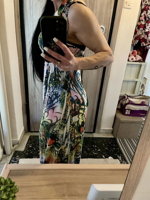 Backless dress with deep neckline like new, colorful