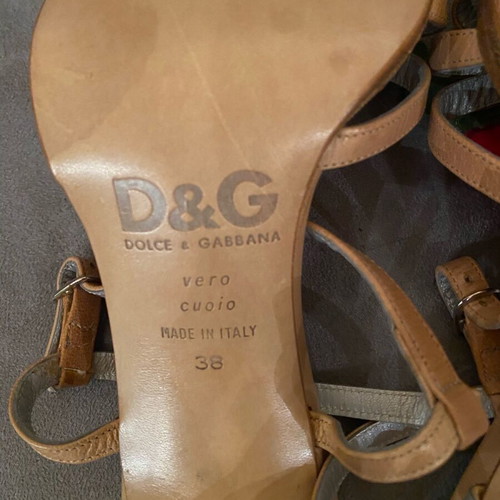 Dolce & Gabbana sandals with roses like new, beige