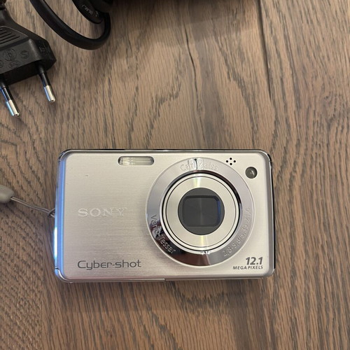 Sony Cyber-shot DSC-W290 digital camera, 12.1 MP, Carl Zeiss lens