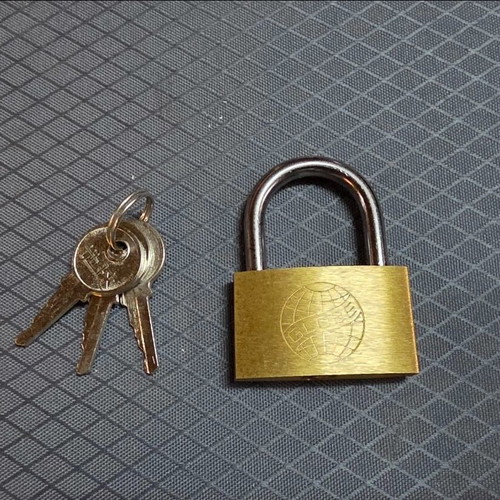 Padlock 40mm new brass with three keys