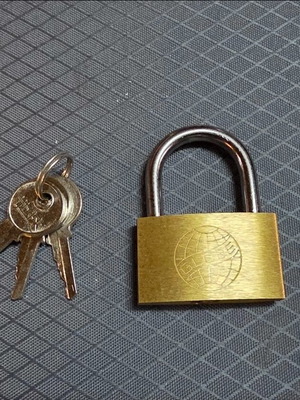 Padlock 40mm new brass with three keys