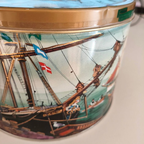 Vintage Jacobsen Bakery LTD Denmark tin box 19cm diameter 13cm height like new