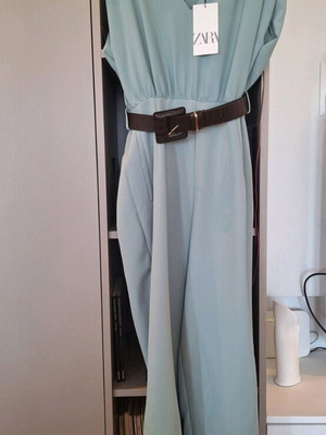 Ολόσωμη φόρμα Zara καινούργια, μέγεθος L, τιρκουάζ με ζώνη