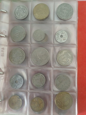Coin collection used, 90 coins from various countries with case