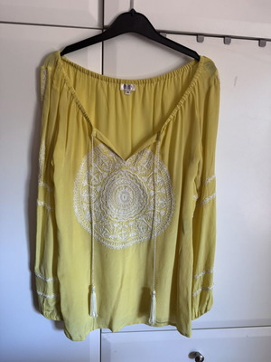 Tashia London Boho Silk Blouse M Like New, Yellow with Embroidery