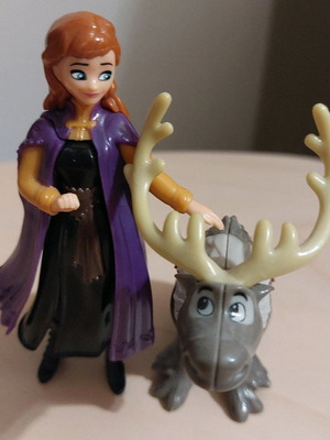 Φιγούρες Frozen μεταχειρισμένες Anna και Sven