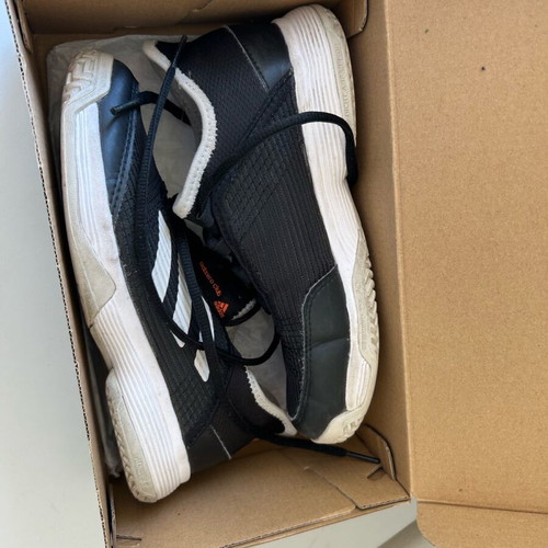 Adidas kids tennis shoes used size 34