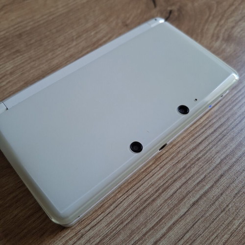 Nintendo 3DS Pearl White like new with original stylus and USB cable