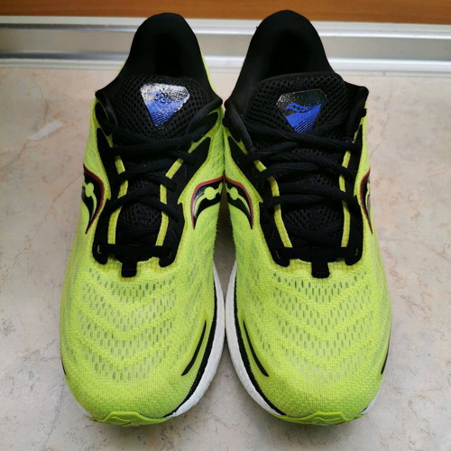 Saucony Triumph 19 running shoes like new, size 43, green