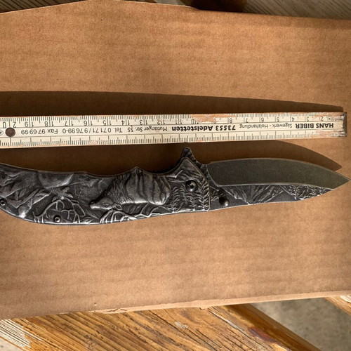 Folding knife with animal design used with blade lock