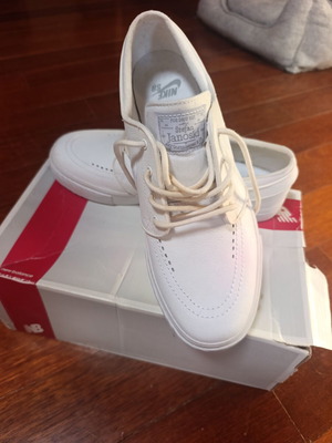 Nike leather men's white sneakers size 42