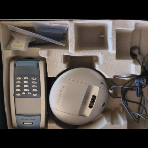 Sony Ericsson P800 mobile phone 2003, complete set
