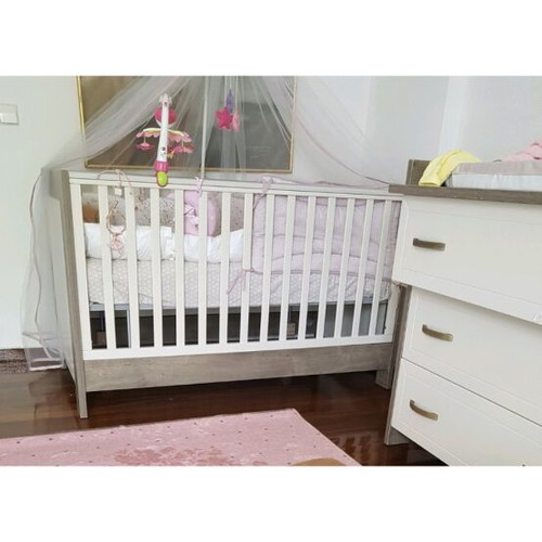 Casababy cot like new with two levels and 140x70 mattress