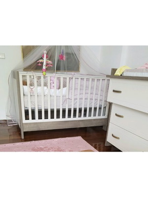 Casababy cot like new with two levels and 140x70 mattress