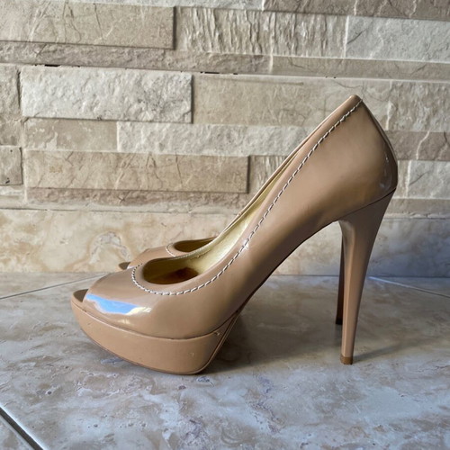 Sante Peep Toe Nude 40 heels like new, beige patent leather