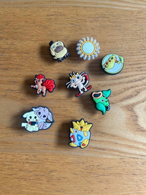 Pins pack of 8 colorful, like new for summer shoes