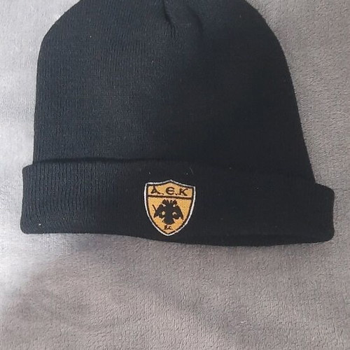 AEK Beanie Black Dark in Very Good Condition