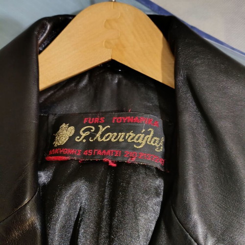 Hountalas leather coat Large like new, black