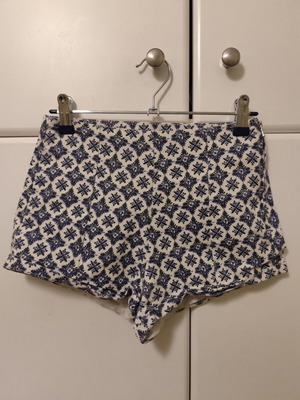 Bershka ψηλομέσο σορτσάκι XS 34 σαν καινούργιο