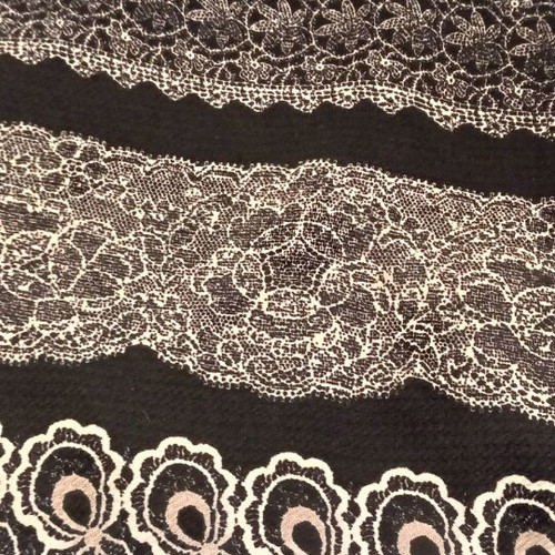 Blouse medium black and white with zipper at neck