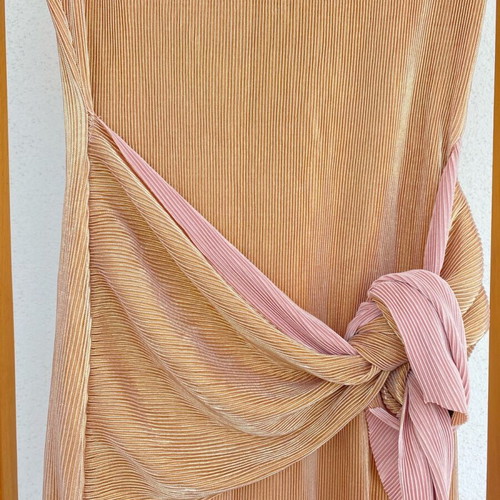 Dress like new pink and gold with front tie elastic