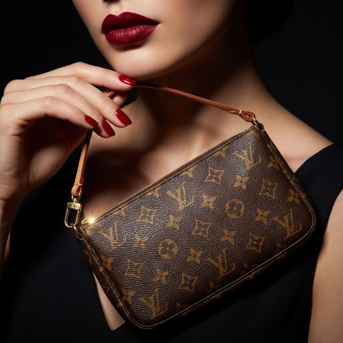 Louis Vuitton Monogram Canvas Pochette Shoulder Bag