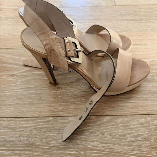 Vicenza leather sandals like new, size 40, white beige