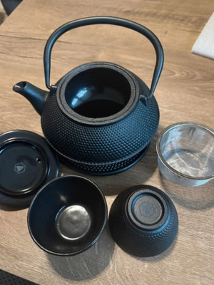 Tea pot set cast iron, like new