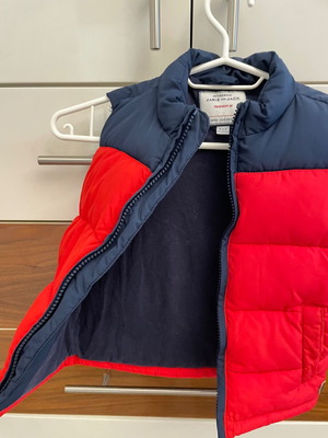 Ζεστό καπιτονέ γιλέκο Ralph Lauren μεταχειρισμένο για 3-4 ετών, μαύρο και κόκκινο