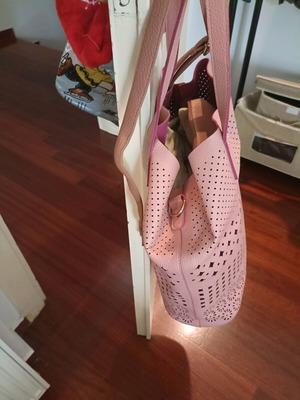 Pink crossbody shoulder bag made of leatherette like new with inner pouch