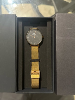 Daniel Wellington women's watch used, gold color