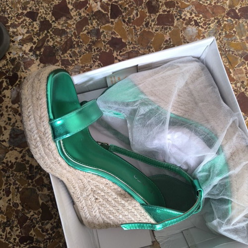 Green straw platform sandals, size 39