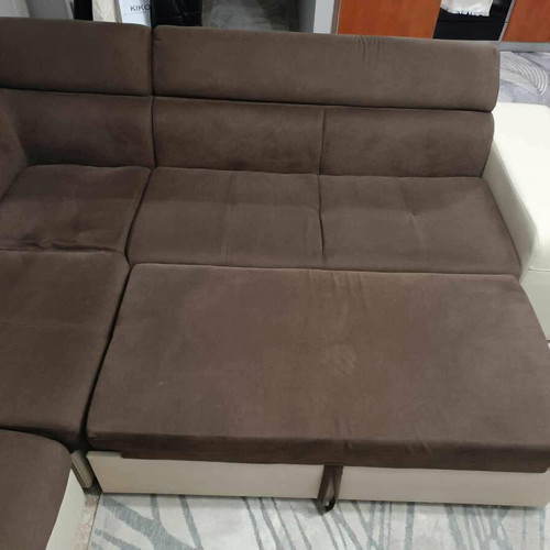 Corner sofa with extra and storage space like new