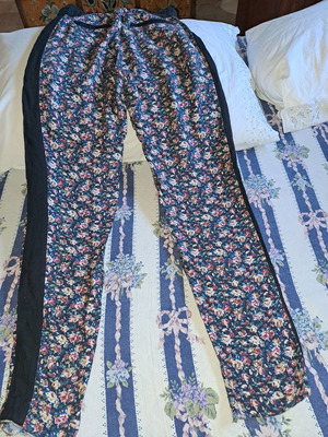 Women's thin leggings with flowers used, size S