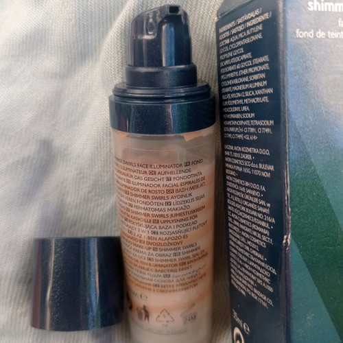 Fond de teint face illuminator shimmer swirls Avon like new old unused