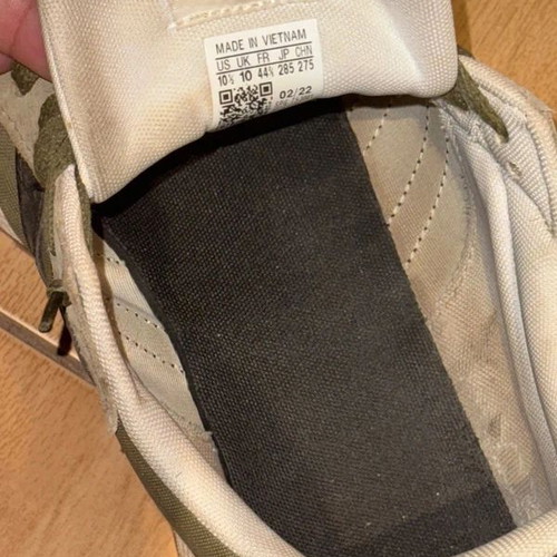 Adidas sneakers size 44, like new, khaki and black