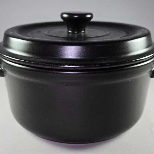 Ceramic pot new with 4.5-liter capacity