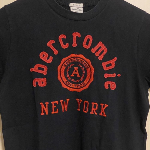 Abercrombie & Fitch T-shirts XL kids like new, red and dark blue set of 2