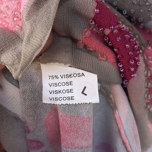 Embroidered viscose cardigan in excellent condition, size M
