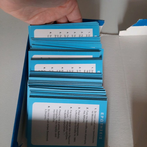 Question Hunt game like new