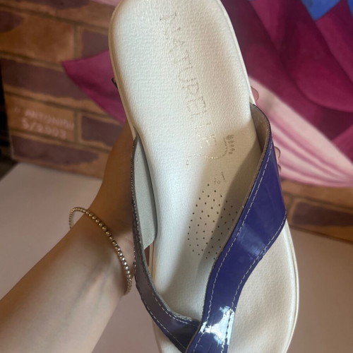Naturelle Anatomical Flip Flop Sandals Size 41 Like New White Mauve