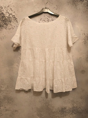 Women's blouse romantic style white cotton embroidered size M like new