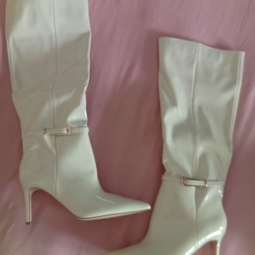 Patent leather boots cream color, new, size 38, knee-high with zipper