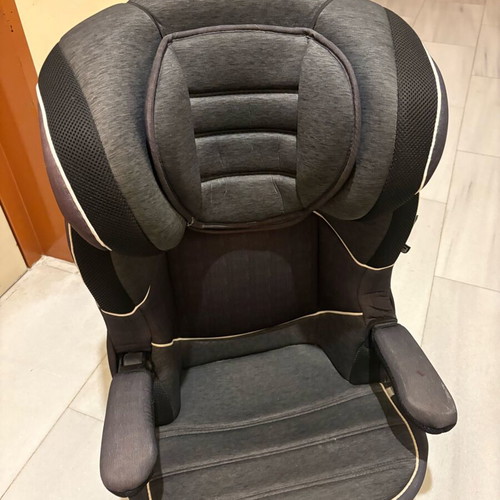 Car seat used with minor wear on handle