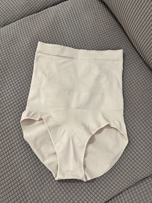 High-waisted shaping shorts beige/nude, size S