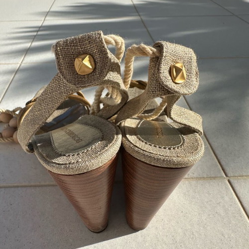 BCBG Max Azria wooden platform sandals with rope laces size 38 like new